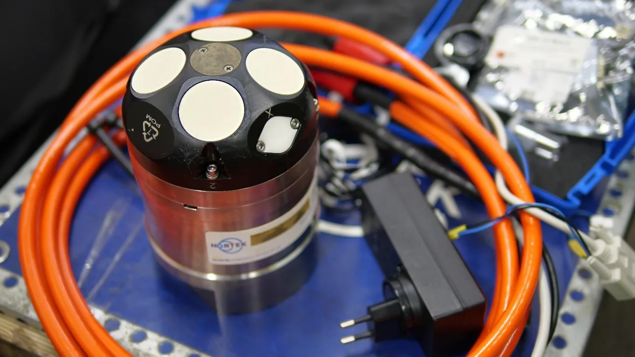 Nortek DVL 500 Compact para navegação subaquática de ROV e AUV, disponível para locação na WAMS