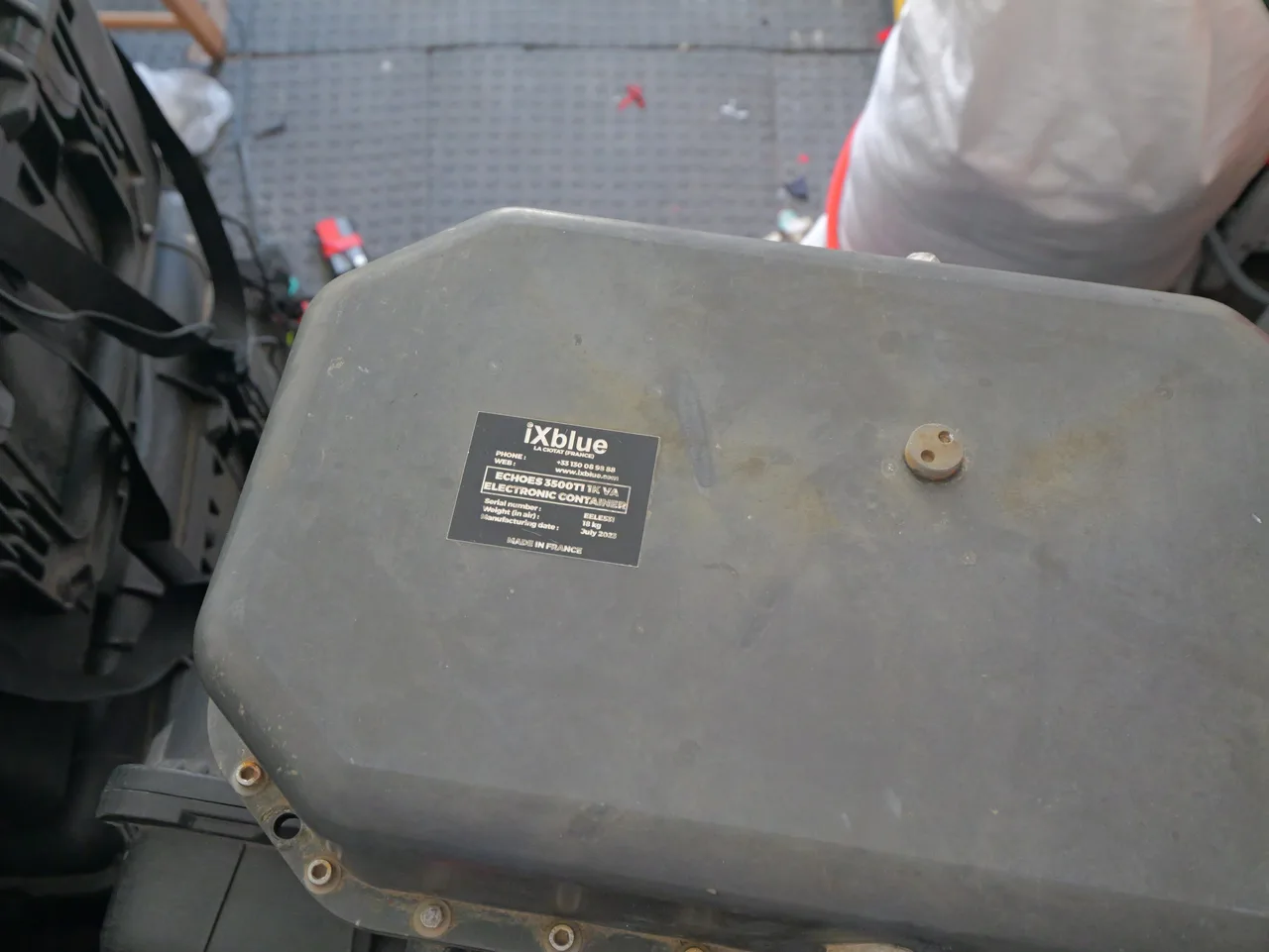 Caixa eletrônica do perfilador de subfundo iXblue Echoes 3500 T1.