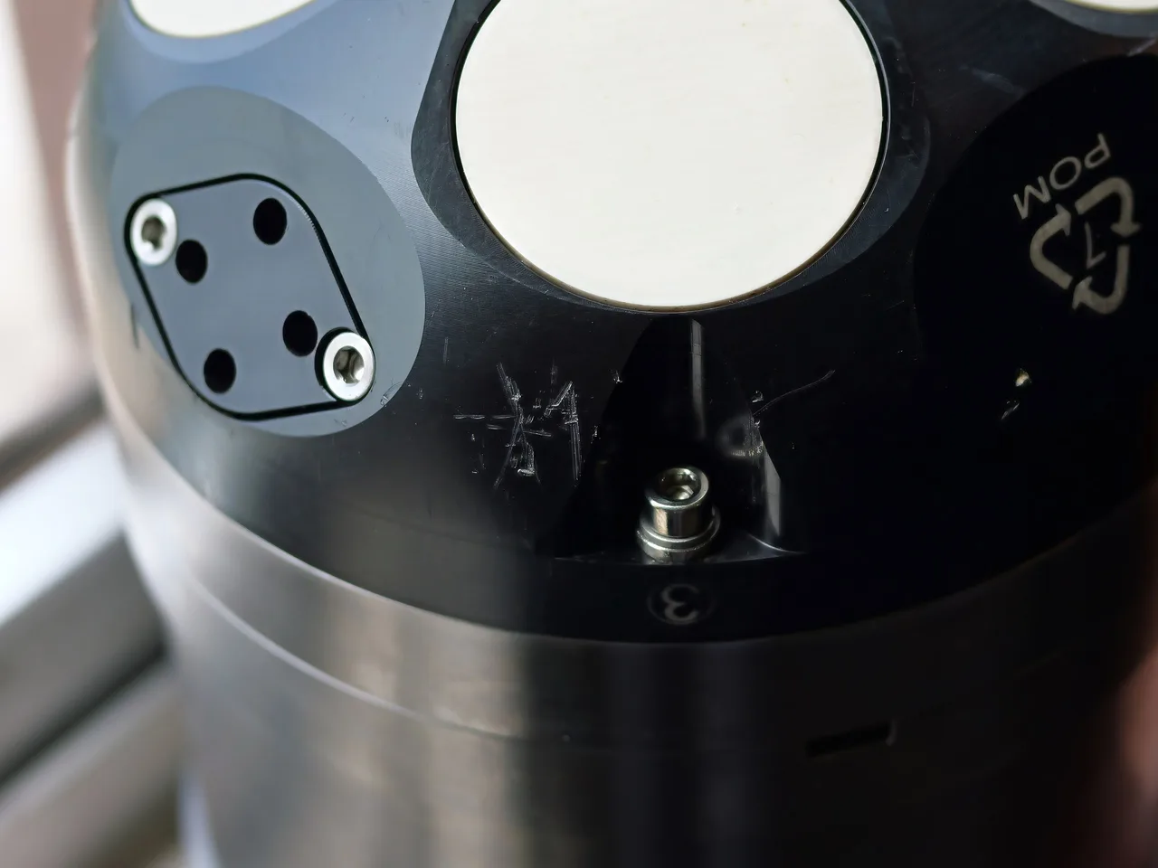 Detalhe da cabeça de transdutores do Nortek DVL 500.