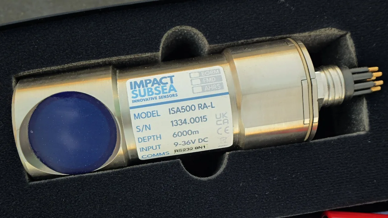 Altímetro Impact Subsea ISA500 RA-L com AHRS, classe de profundidade 6000 m, disponível para locação na WAMS