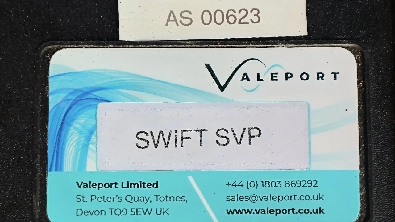 Cartão de identificação do perfilador Valeport SWiFT SVP no case.